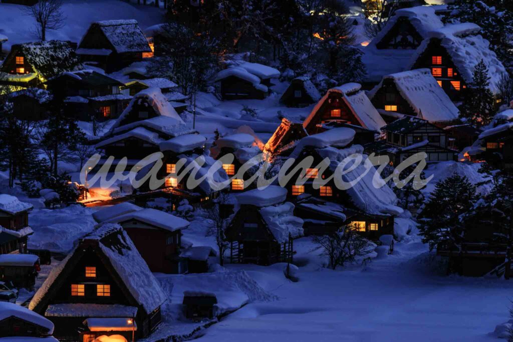 白川郷のライトアップ　雪景色